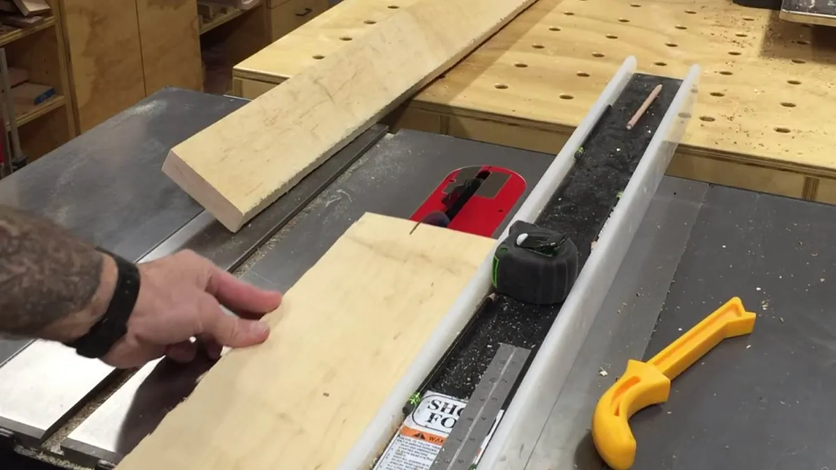 American Flag Coin Rack — Prepare material (image 2)