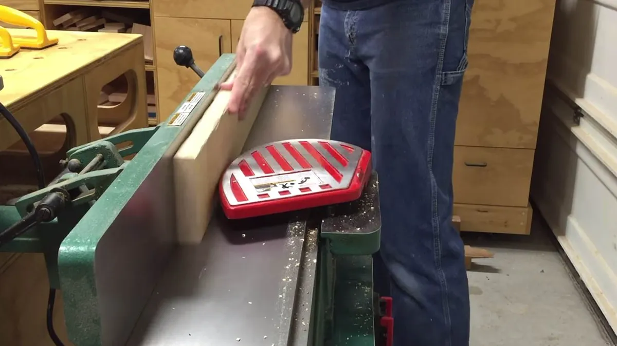 American Flag Coin Rack — Prepare material (image 3)