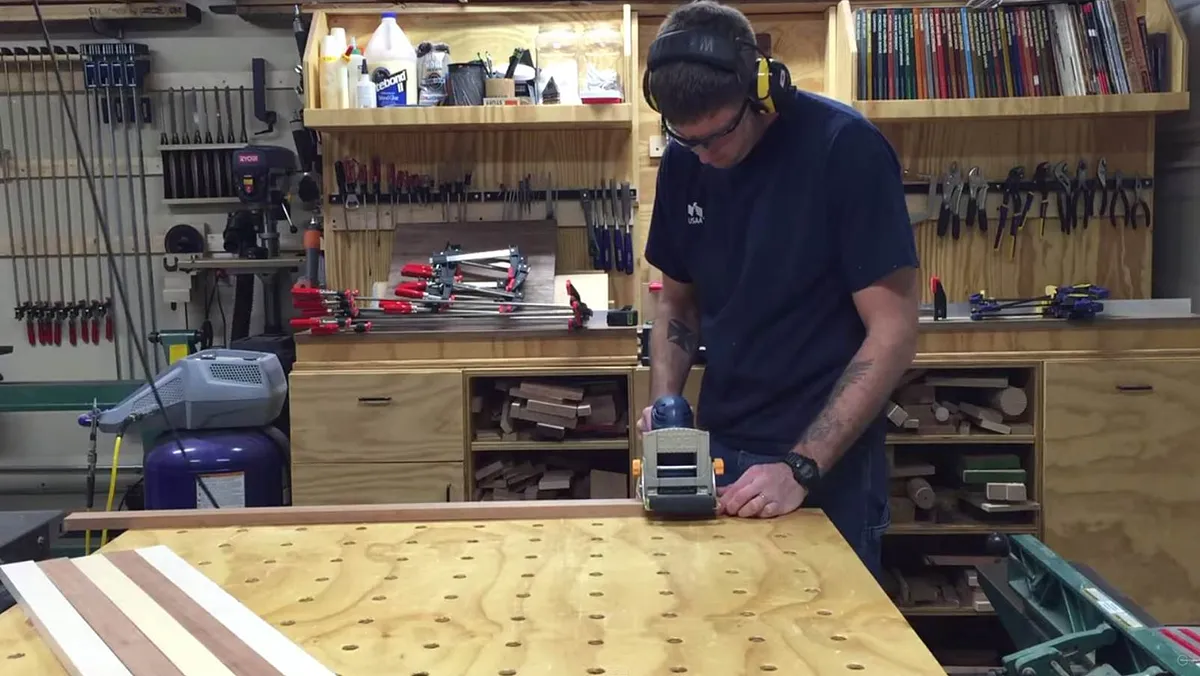 American Flag Coin Rack — Assemble the second panel (image 3)