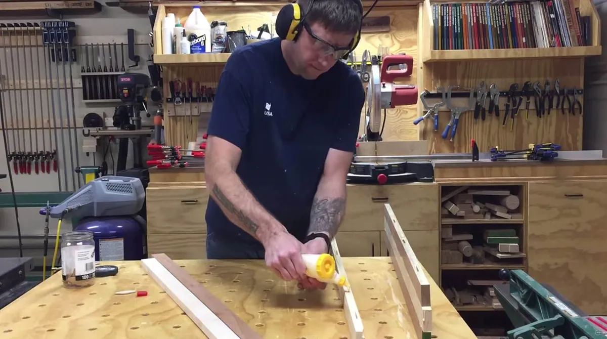 American Flag Coin Rack — Assemble the second panel (image 4)