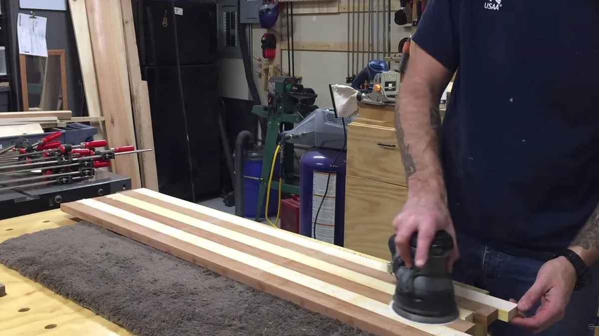 American Flag Coin Rack — Assemble the second panel (image 6)