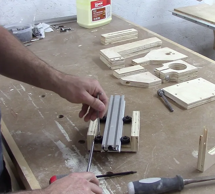 Mini router lift — Adjust rollers