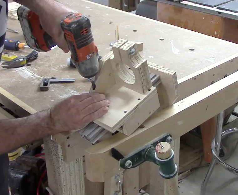 Mini router lift — Adding the router clamp support