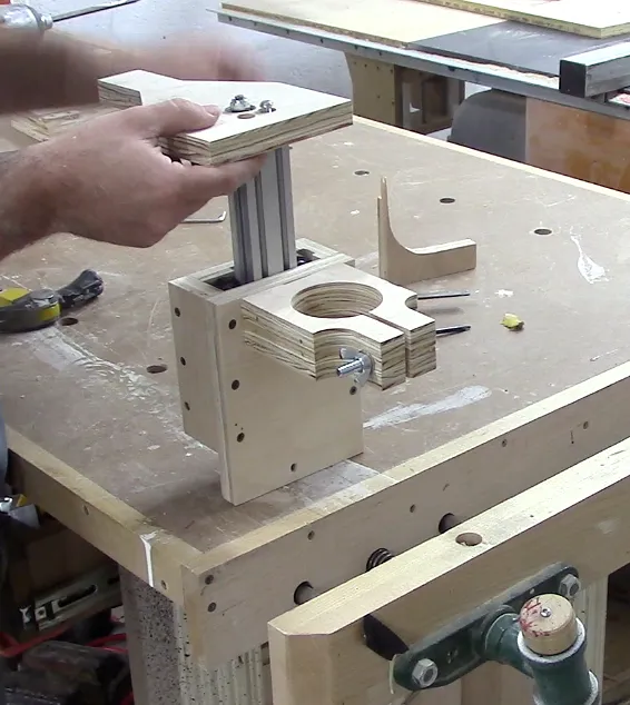 Mini router lift — Attach top plate