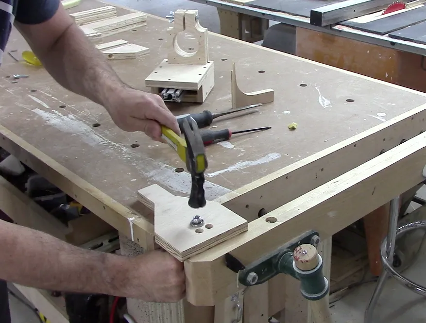 Mini router lift — Seating the lead screw