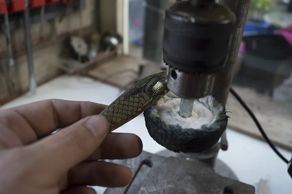 Brass fishing lure — Polishing 