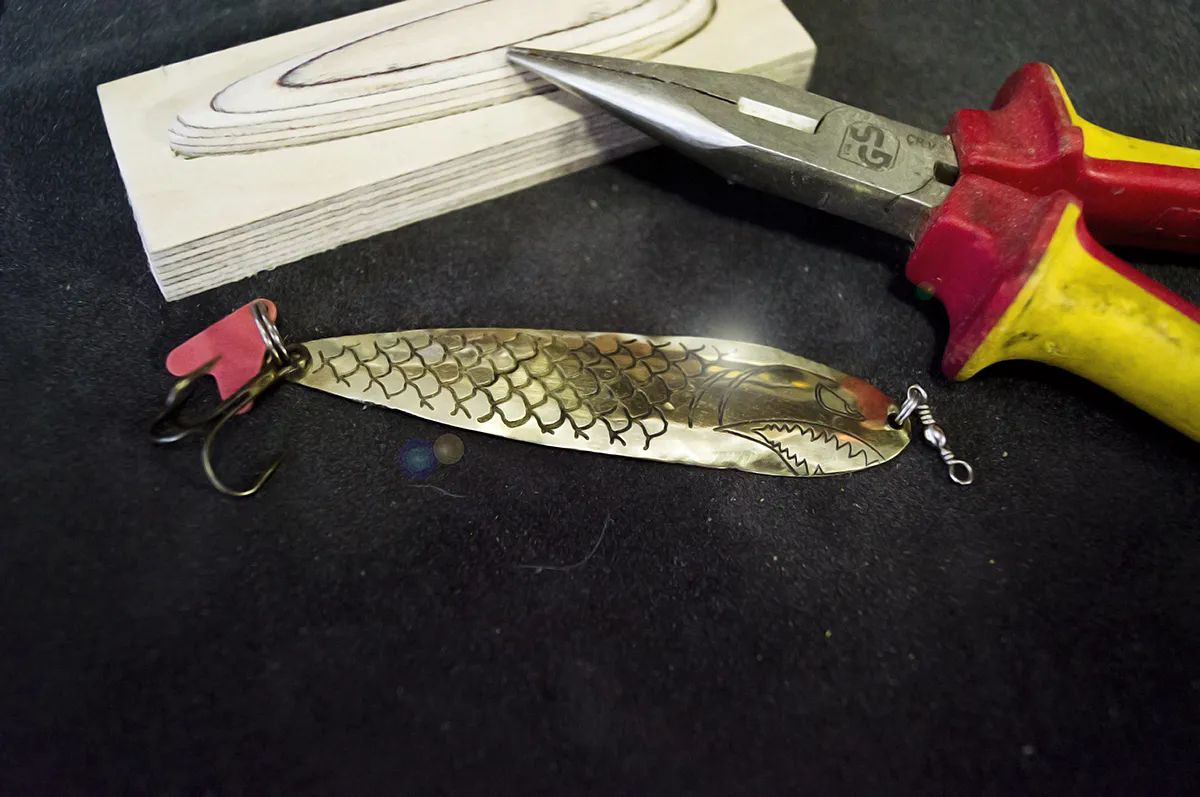 Brass fishing lure - image 1
