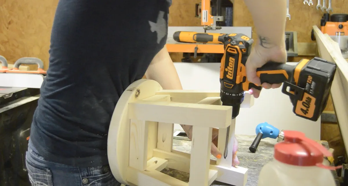 Simple Step Stool — Attach Everything (image 2)
