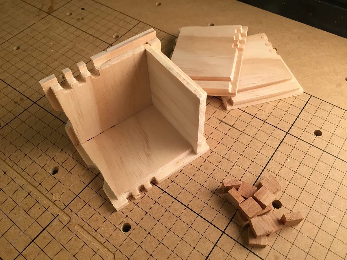 Box with Spline Joints — Assemble (image 3)