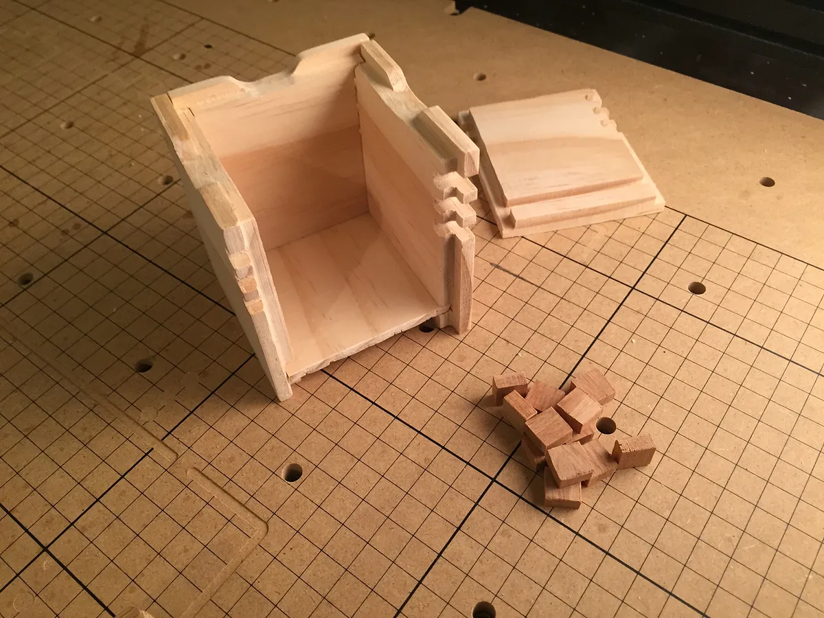 Box with Spline Joints — Assemble (image 4)