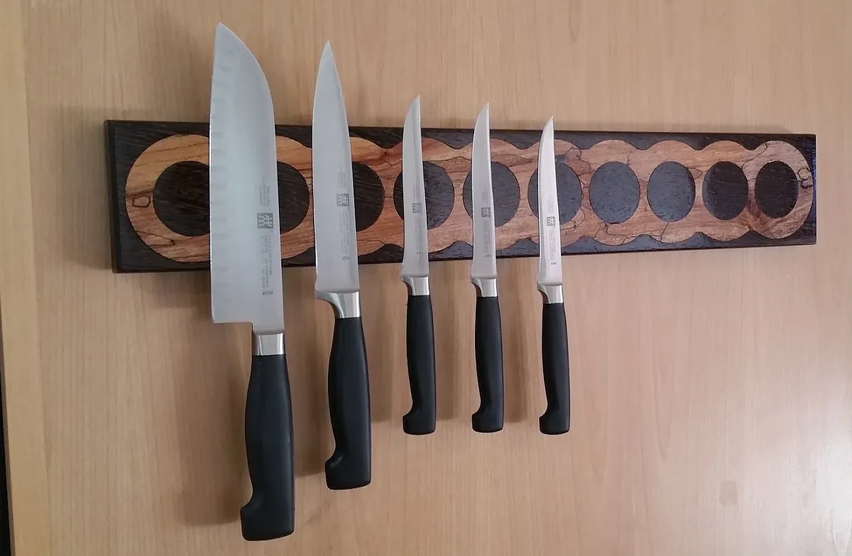 Knife holder - image 1