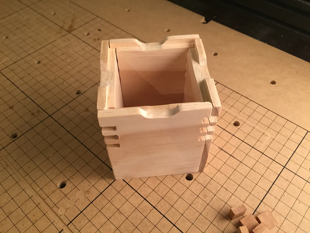 Box with Spline Joints — Assemble (image 5)