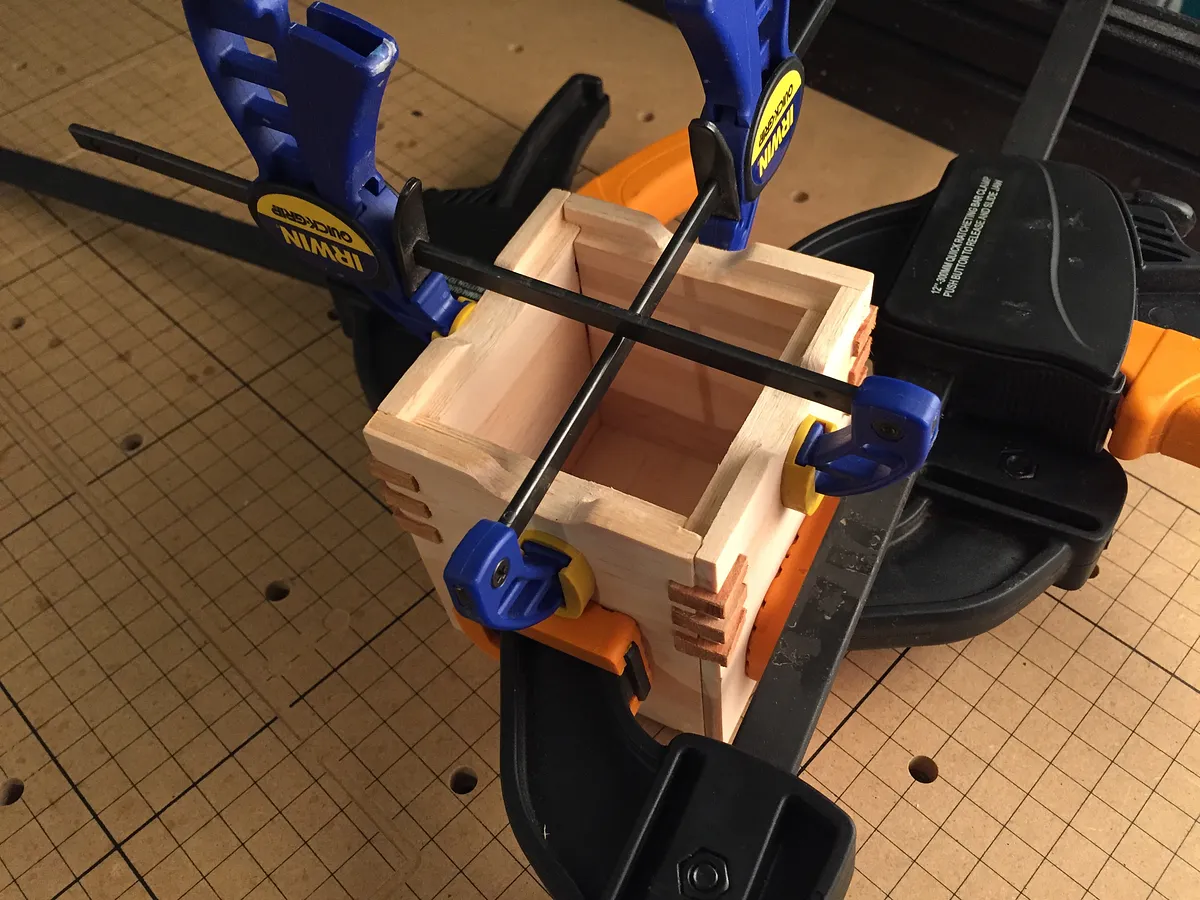 Box with Spline Joints — Assemble (image 7)