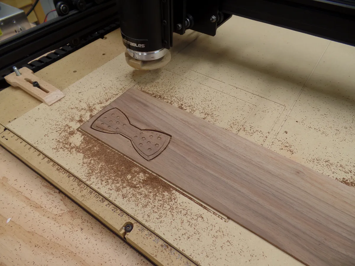 Simple engraved bow tie — Mount and cut/engrave the wood