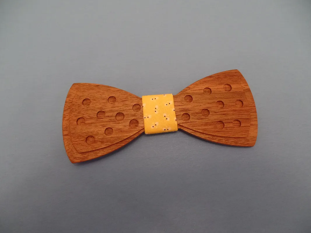 Simple engraved bow tie - image 1
