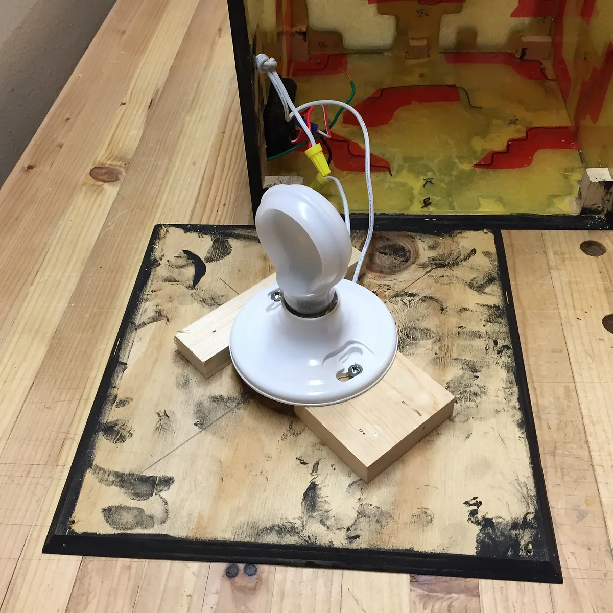 Red Stone Lamp — Assembly (image 4)