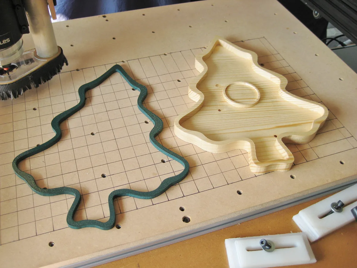 X-Mas Tray — Assembly & Finishing