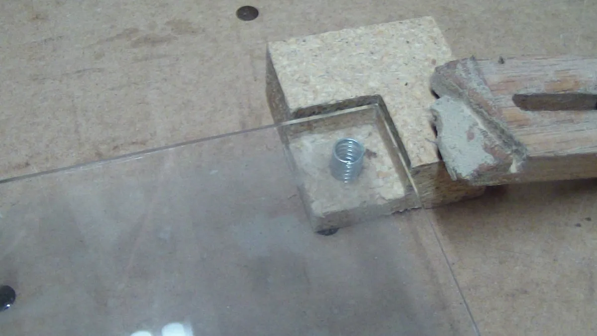 spring mounts for glass - image 4