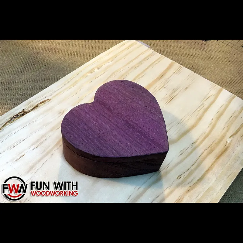 Heart shaped box with lid - image 1