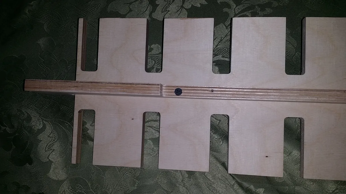  Wall Watch Holder — Slide the notched part 