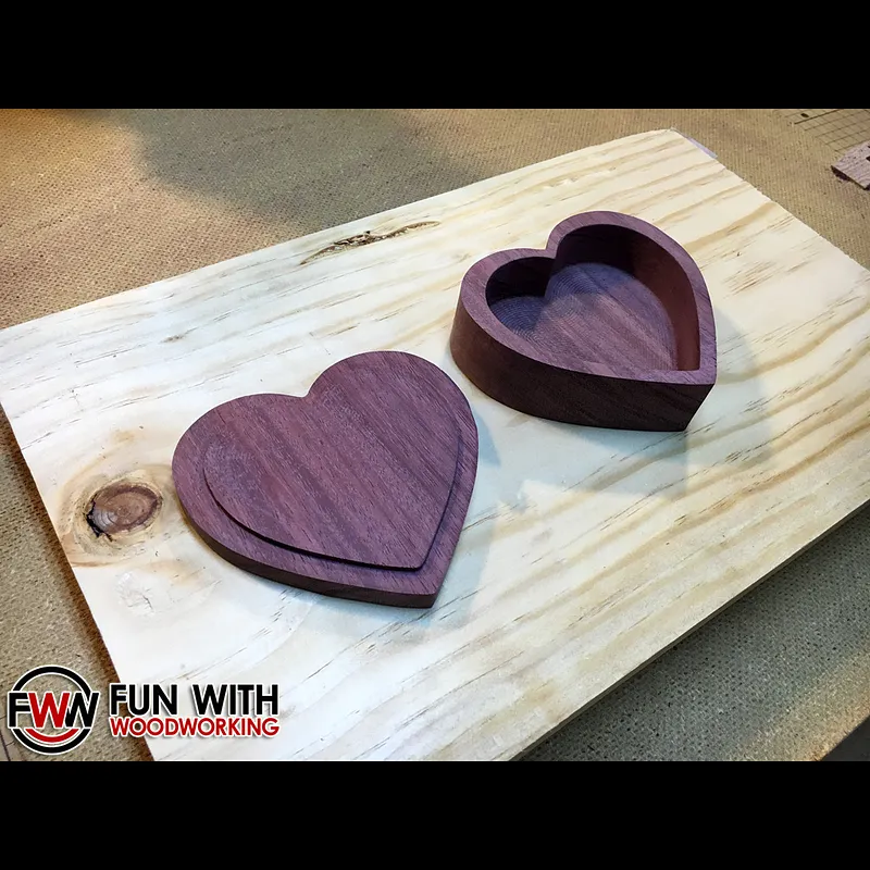 Heart shaped box with lid - image 2