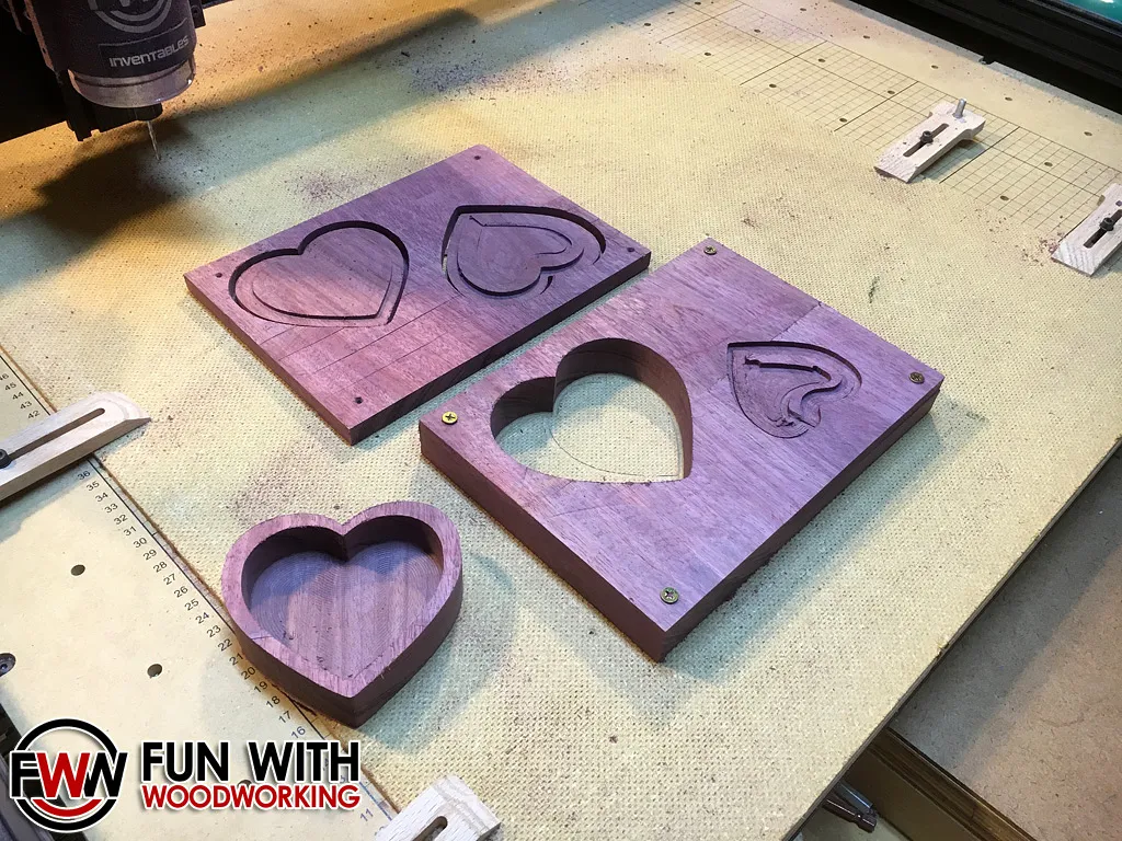 Heart shaped box with lid - image 3