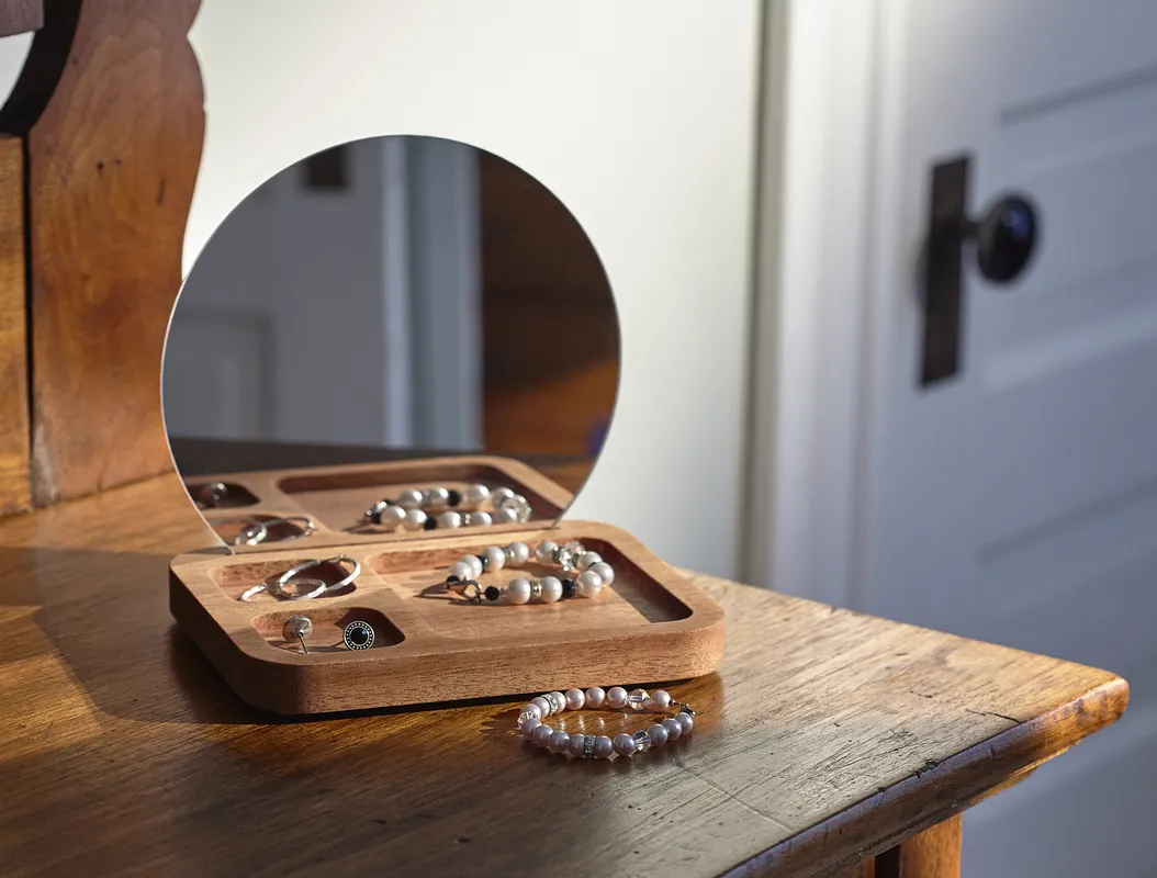 MWP Magnetic Jewelry Holder with Mirror - image 11