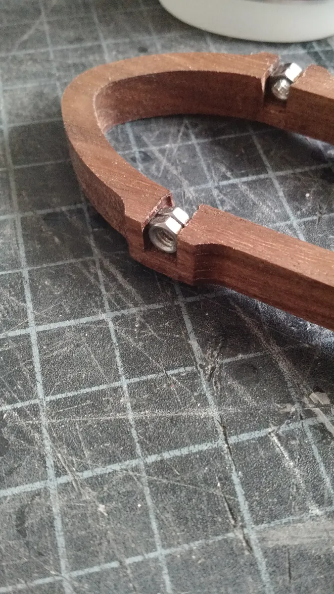 Rubber Band Racer — Assembly (image 2)