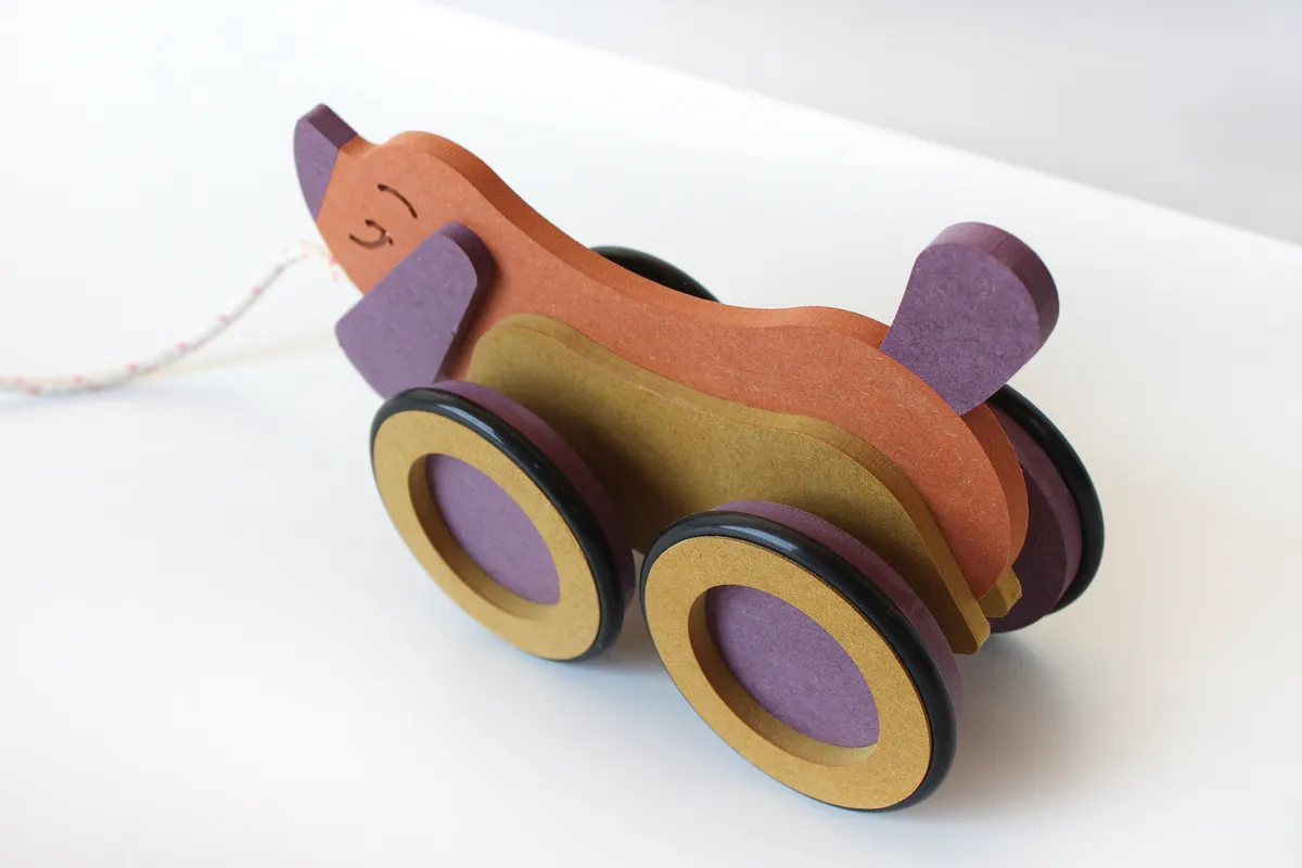 Chicago Dog Pull Toy — Assembly (image 2)