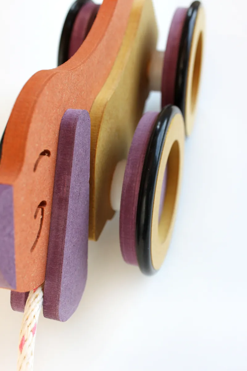 Chicago Dog Pull Toy — Assembly (image 3)