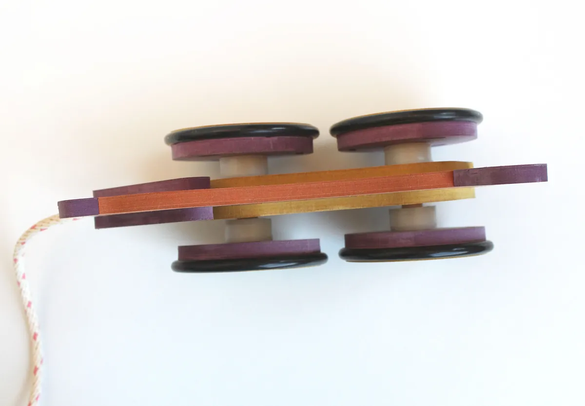 Chicago Dog Pull Toy — Assembly (image 4)