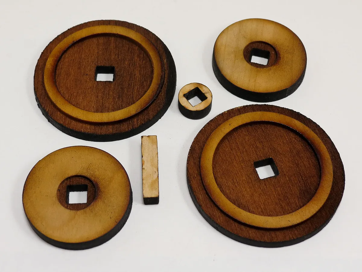 Flatpack Yo-yo — Cut the pieces.