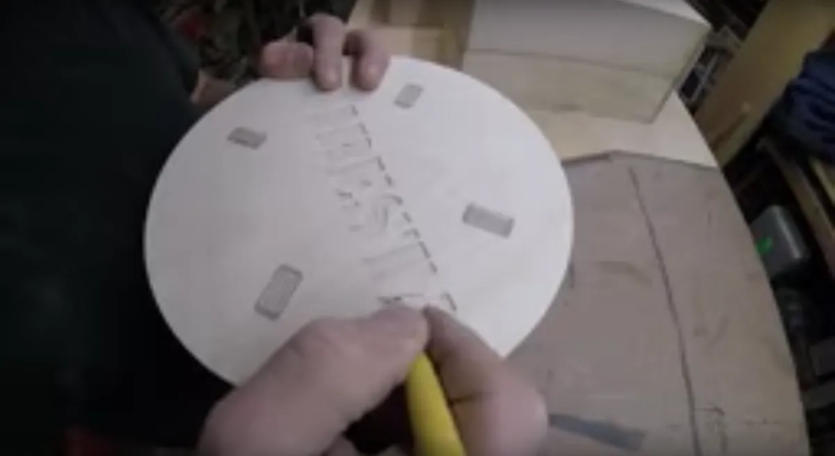 DIRESTA Wood Stool  — Fix the thin side of the 'A' in DIRESTA