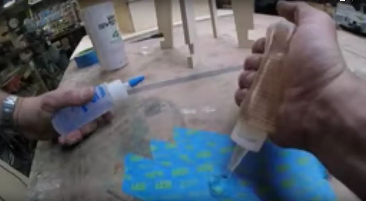 DIRESTA Wood Stool  — Lay down tape and mix the wood glue (image 2)
