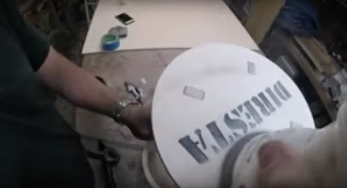 DIRESTA Wood Stool  — Spray paint and sand (image 3)