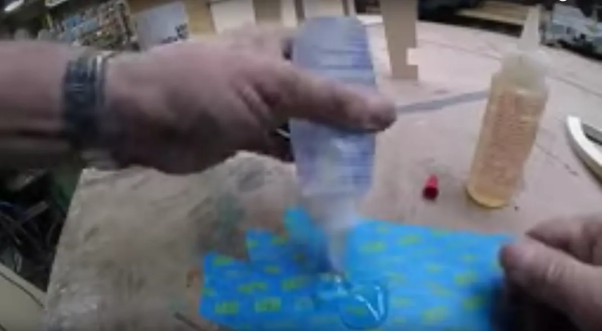DIRESTA Wood Stool  — Lay down tape and mix the wood glue (image 3)