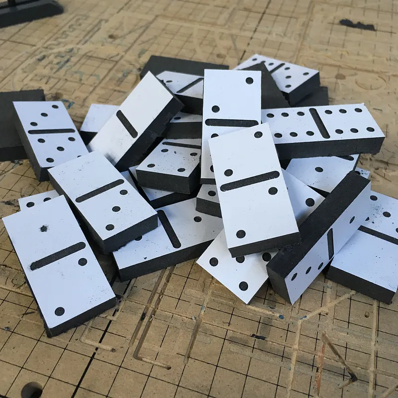 Dominoes Set with Box - image 3