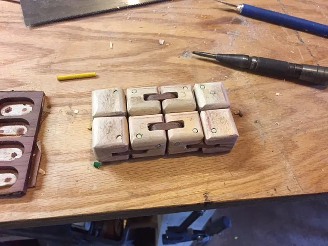 Infinity Fidget Cube — Assemble the cube. (image 2)