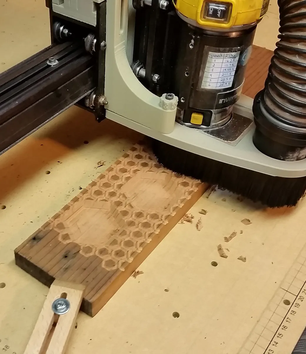 Tri Hex Votive — Cut #3 : Pocket clearing with the endmill