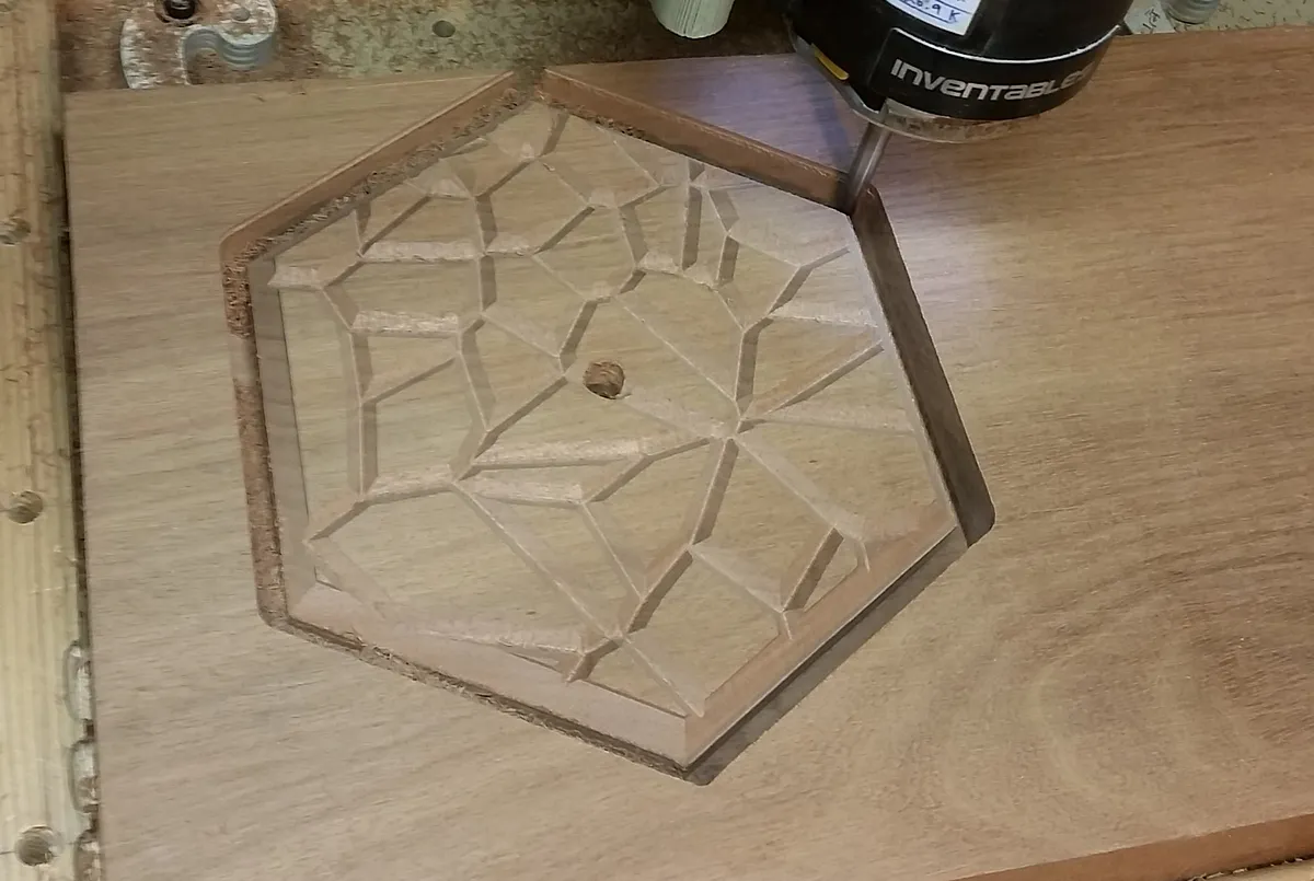 Voronoi Clock — Cut 3 : The outer perimeter 