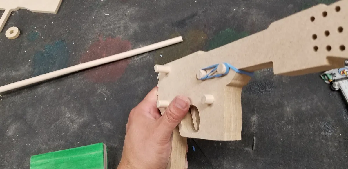 Han Rubber Band gun — Add a rubber band  (image 2)