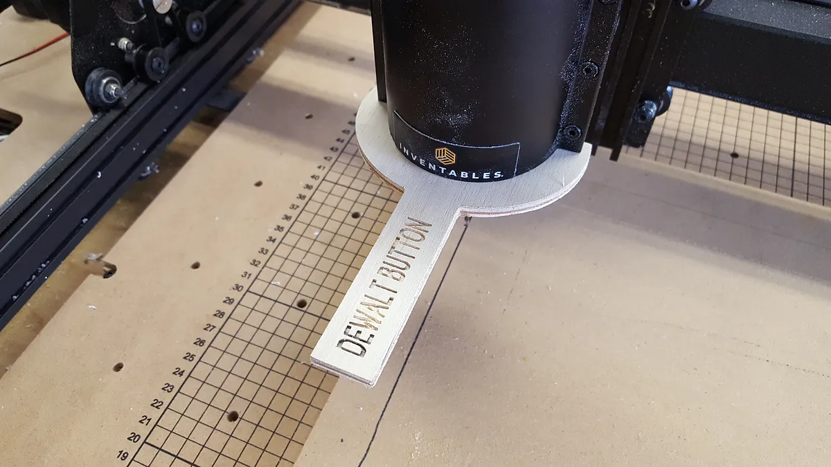 Dewalt button holder - image 1