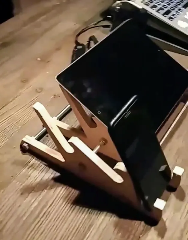 Cell phone and tablet stand - image 1