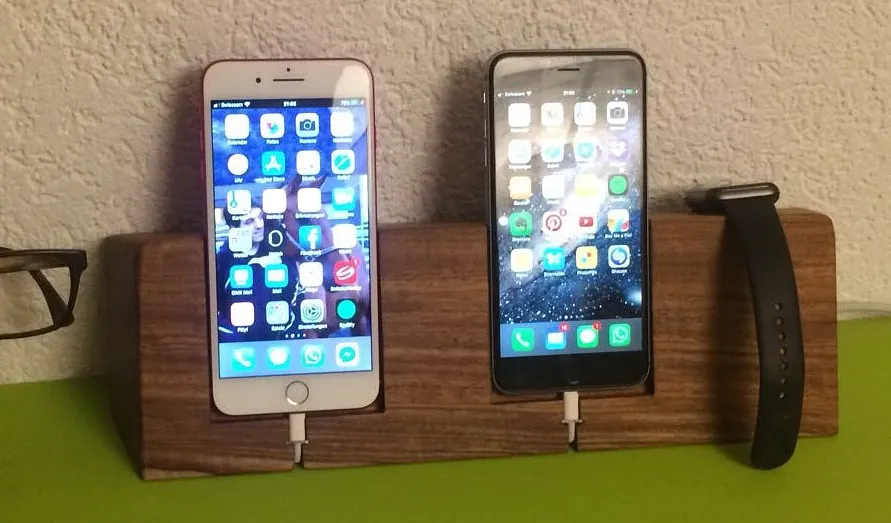 iPhone Stand - image 2