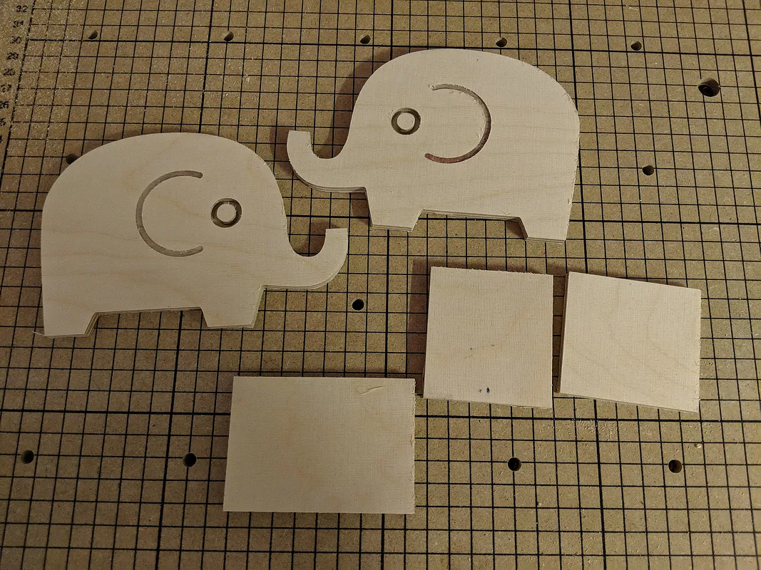 wooden pencil holder - image 1