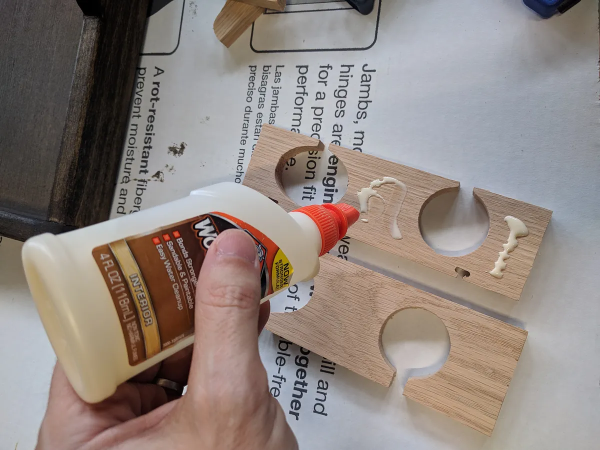 Man Shave(r Shelf) — Step 3: Assemble, Glue and Clamp (image 2)
