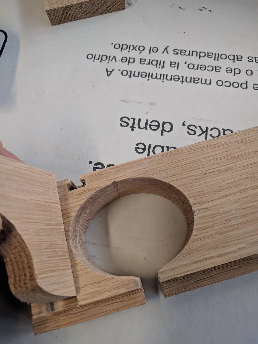 Man Shave(r Shelf) — Step 5:  Assemble Shelf Stands, Glue and Clamp (image 2)