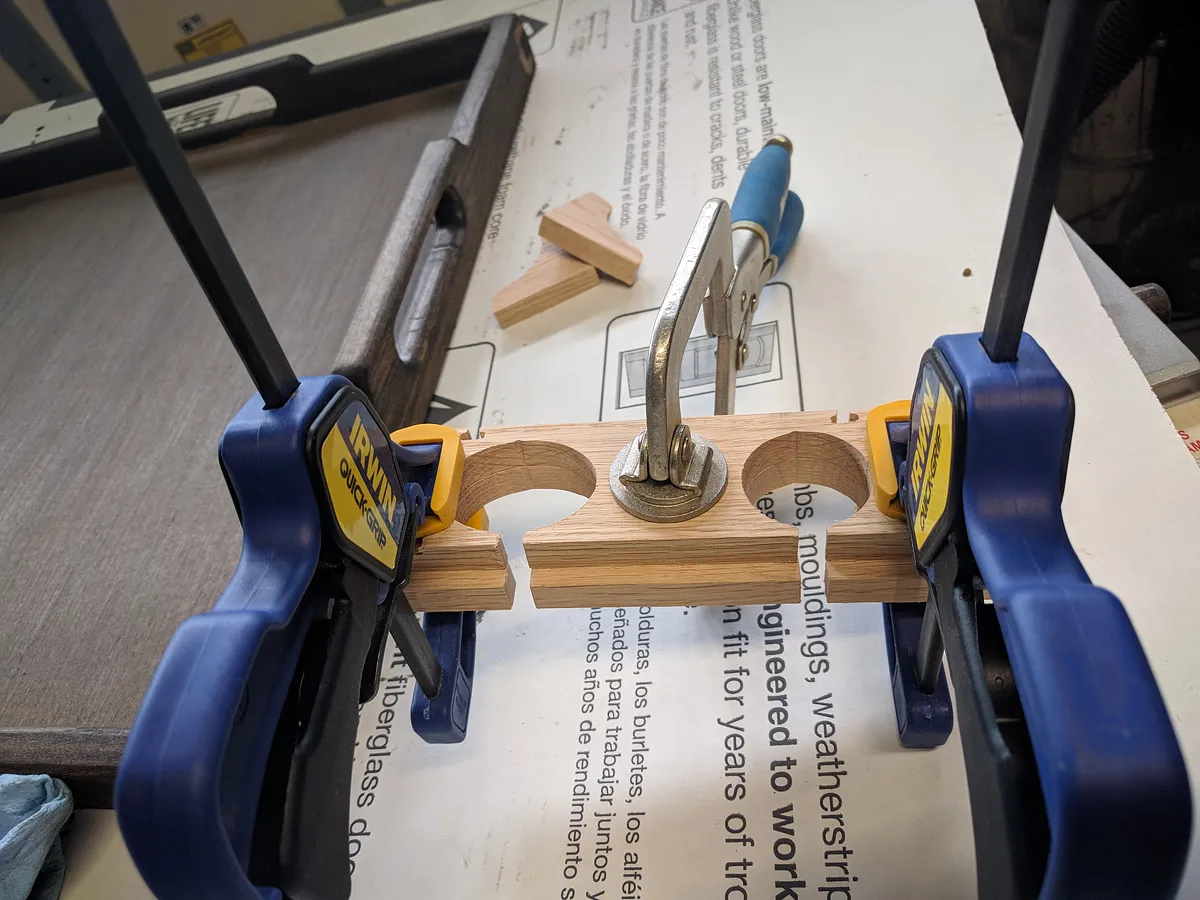Man Shave(r Shelf) — Step 3: Assemble, Glue and Clamp (image 5)