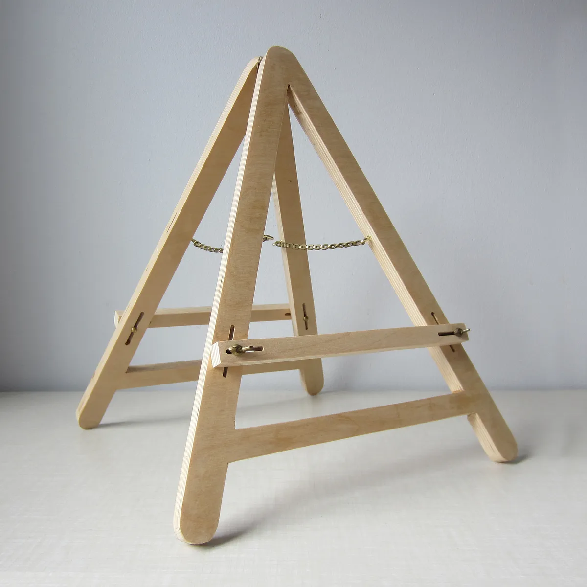 Tabletop Easel for #EaselPowerHour Challenge — Finishing and Assembly