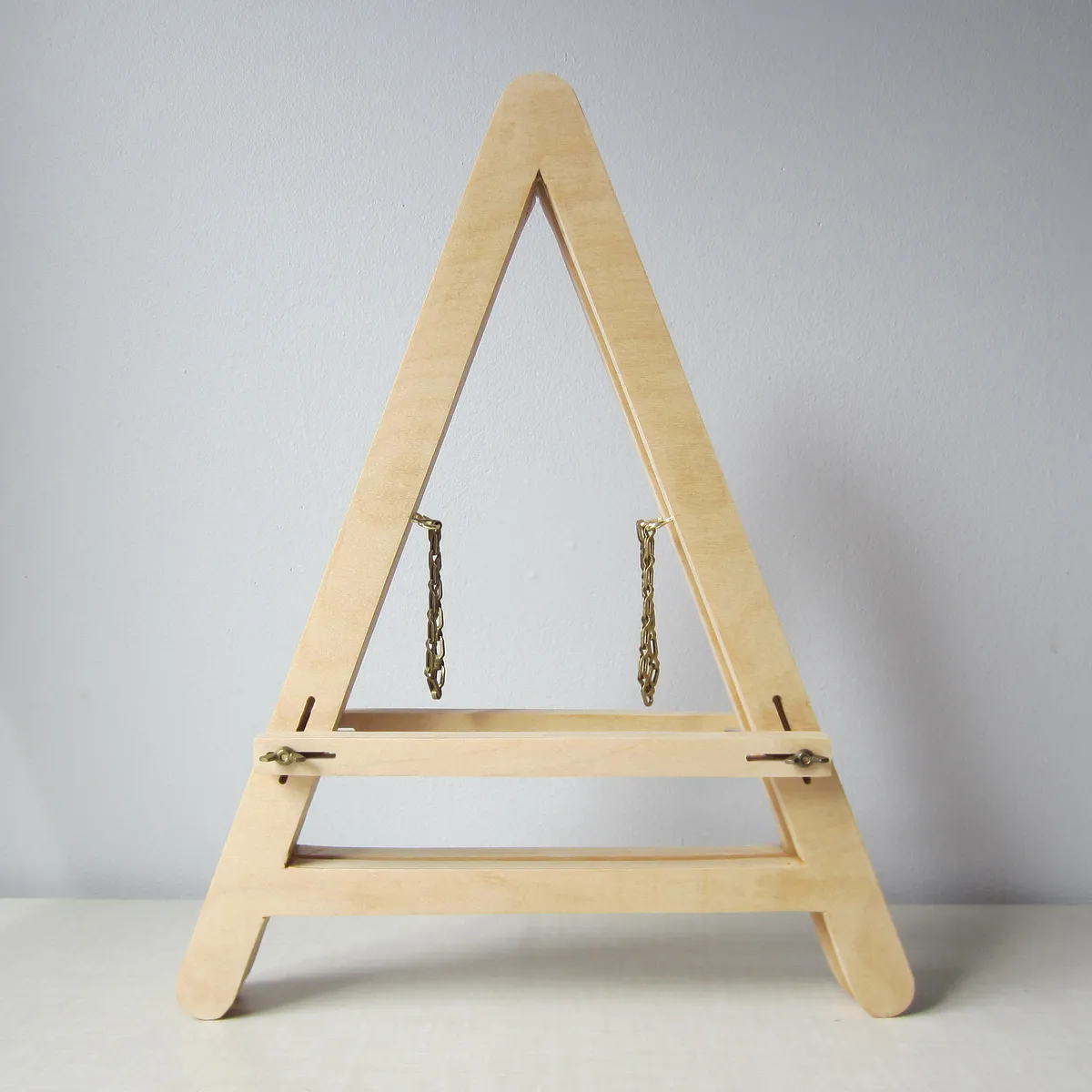 Tabletop Easel for #EaselPowerHour Challenge — Finishing and Assembly (image 2)